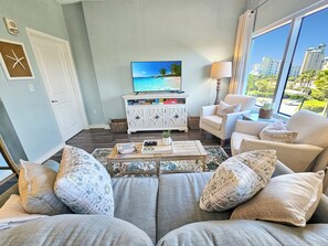 TV - Luau Sandestin 2BR Lockoff | Sleeps 7 | 2 Kings | Wifi, Tram Included (Miramar Beach)
