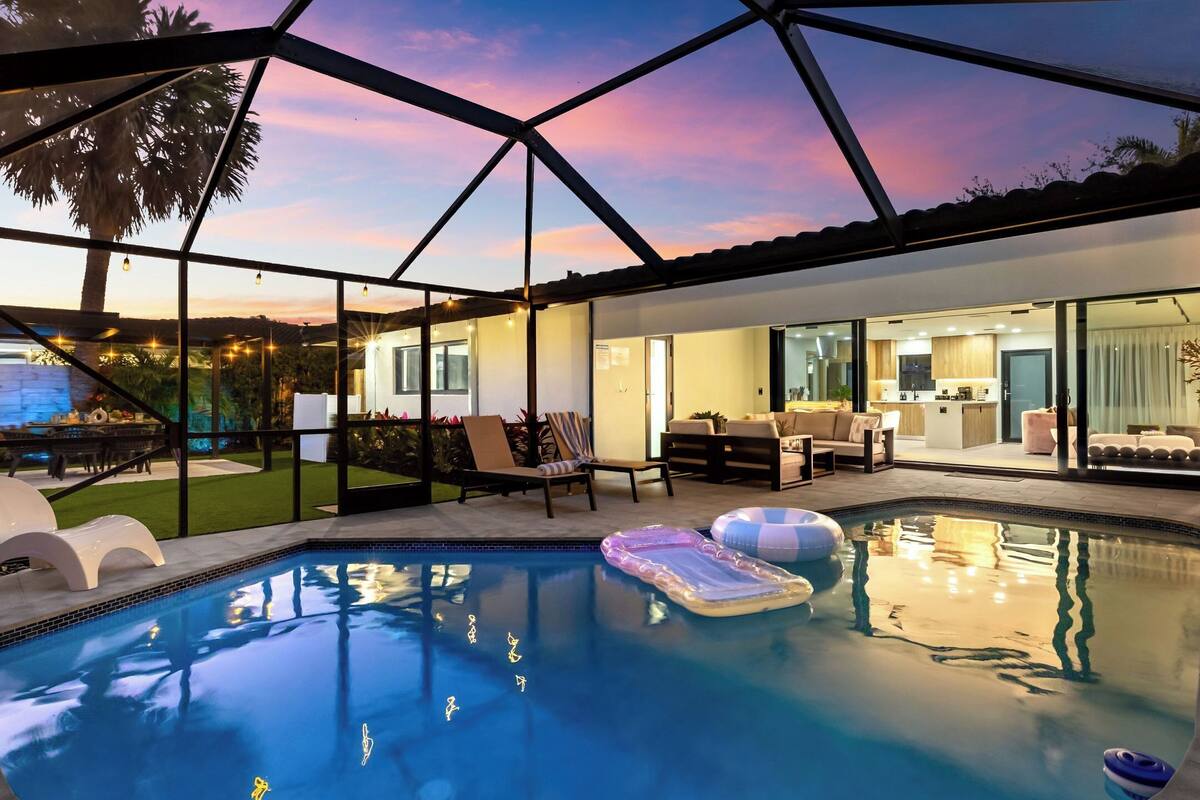 House (4 Bedrooms) | Front of property