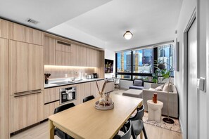 Fridge, microwave, oven, stovetop - New Downtown 12th Floor  Walk Everywhere + Pool/Gym (Miami)