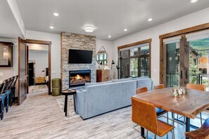 Interior - Blackstone Luxury 2br, Walk to Skiing at Cabriolet, Mountain View, Shared Pool and Hot tub, Gym (Park City)