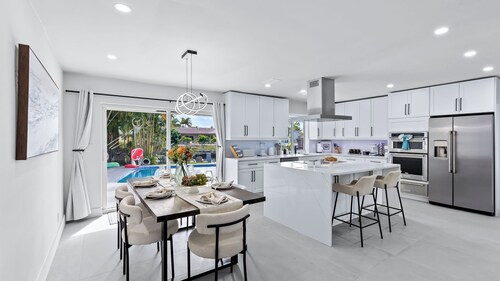 Soleil Breeze by Avantstay Pool + Canalfront Home + Outdoor Dining Canal Deck + Kayak 10 Mins to the Beach