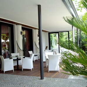 Outdoor dining - Hotel Arabel (Riccione)