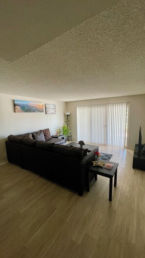 Living area - Serene 3-Bedroom Oasis in Phoenix, Arizona (Phoenix)