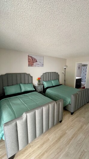 3 chambres, fer et planche à repasser, Wi-Fi, draps fournis