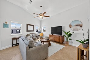 TV - Beachbound 1282 2 Bed 2 Bath Updated Island Home On Nettles Island (Jensen Beach)