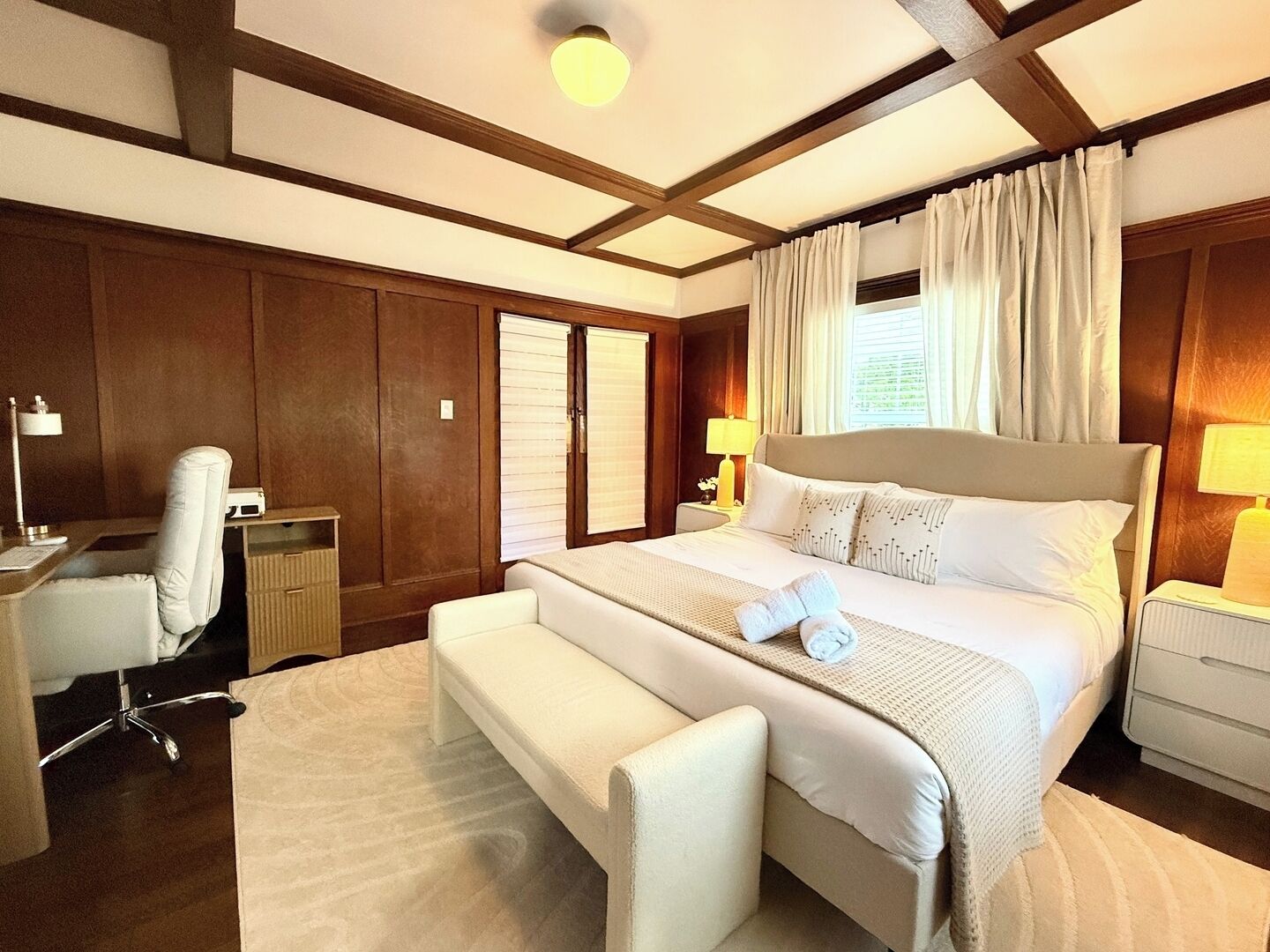 8 bedrooms, desk, iron/ironing board, travel crib