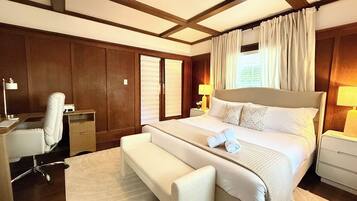 8 bedrooms, desk, iron/ironing board, travel crib