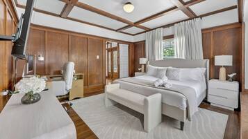 8 bedrooms, desk, iron/ironing board, travel crib