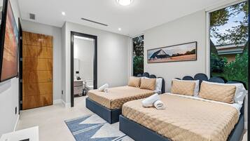 Iron/ironing board, free WiFi, bed sheets