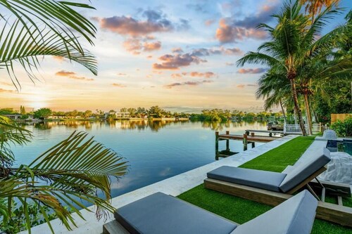 Villa Juani Waterfront Luxury Property