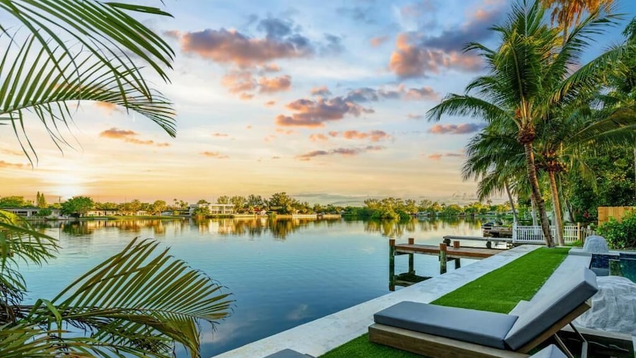 Villa Juani Waterfront Luxury Property