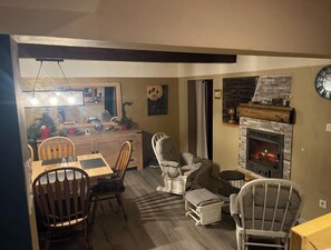 Interior - Country house with woodturning presentation (Saint-Félix-Lauragais)