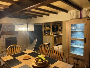 Dining - Country house with woodturning presentation (Saint-Félix-Lauragais)