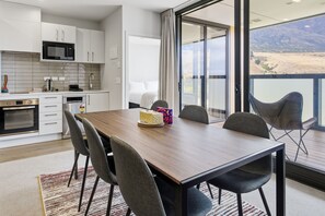 Dining - Mountain Ash View - Remarkable Apartment (Queenstown)