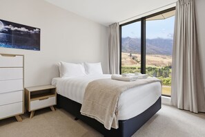 2 bedrooms, iron/ironing board, WiFi, bed sheets - Mountain Ash View - Remarkable Apartment (Queenstown)
