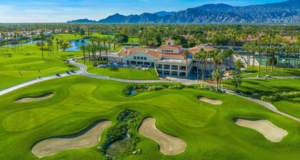 Beautifully Appointed Rare Single Story 2BD 2Bath Townhouse in Desert Falls