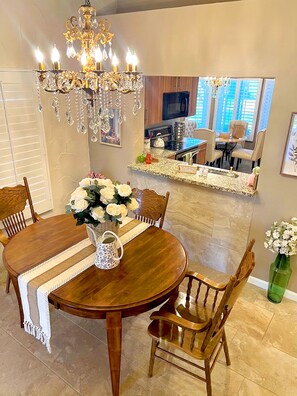 Dining - Beautifully Appointed Rare Single Story 2BD 2Bath Townhouse in Desert Falls (Palm Desert)