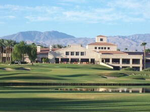 Golf - Beautifully Appointed Rare Single Story 2BD 2Bath Townhouse in Desert Falls (Palm Desert)