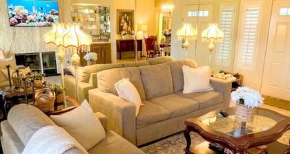 Beautifully Appointed Rare Single Story 2BD 2Bath Townhouse in Desert Falls