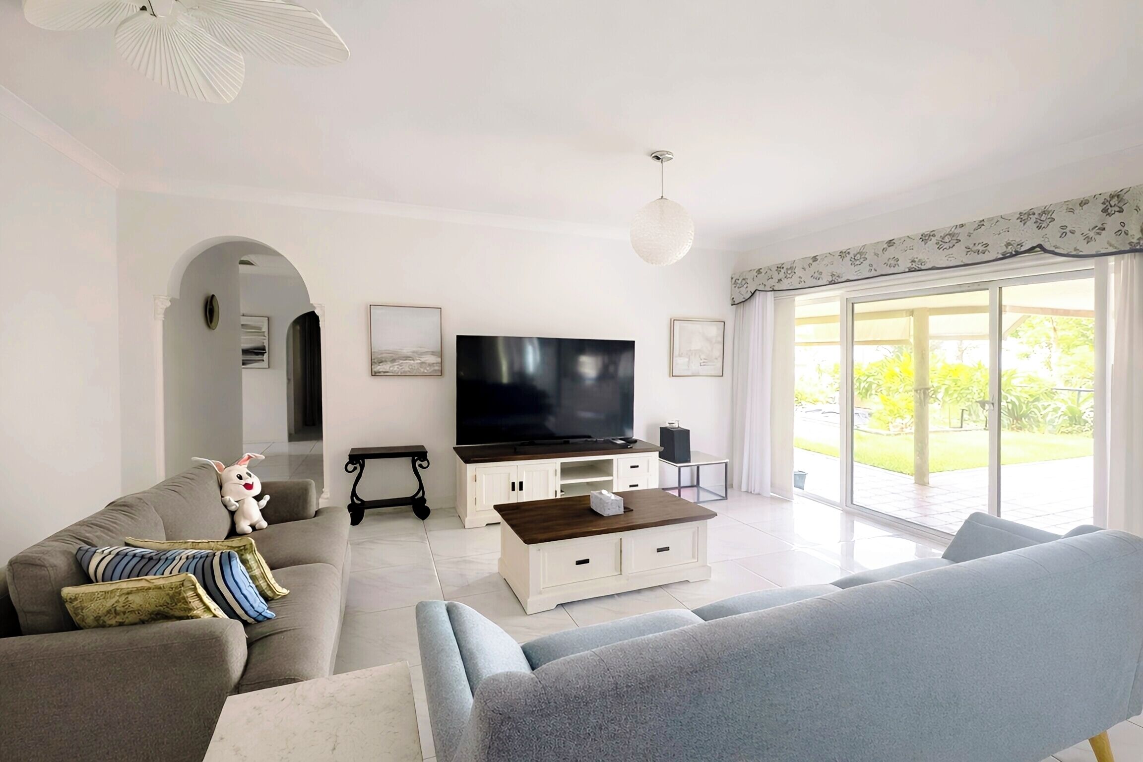 Seaside Luxury Oasis | 4 Bedrooms | Central Air Conditioning - Coochiemudlo Island