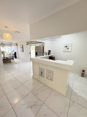 Interior - Seaside Luxury Oasis | 4 Bedrooms | Central Air Conditioning (Victoria Point)