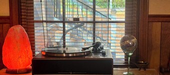 Artsy Eclectic 3-bedroom lodge in beautiful Morrow