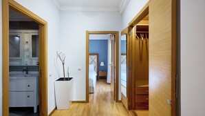 A hallway with a kitchen, a small refrigerator, a bedside table, and a wardrobe. - Spot Bonheur downtown Wi-Fi Fiber + balcony (Casablanca)