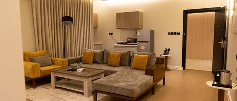 Deluxe Suite, 1 King Bed with Sofa bed | Private kitchen