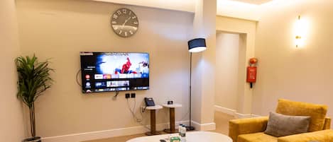 Smart TV, Netflix, piso con calefacción y servicios de streaming