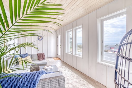 Ocean View + Fire Pit | Sleeps 10 | Walk to Beach
