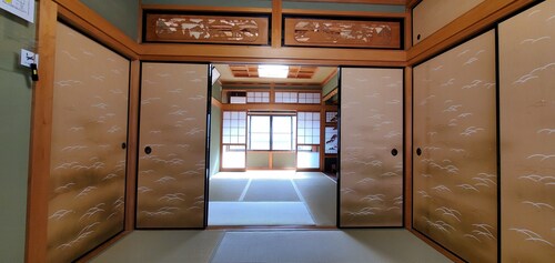 Tsubaki no Yado, Nara, a single house for rent, optional sightseeing and lodging to improve the quality of your trip "Japanese cooking experience, World Cultural Heritage sightseeing guide, Nara Okuyama primeval forest hiking Wakakusa mountain climbing gu