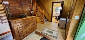Interior - Tsubaki no Yado, Nara, a single house for rent, optional sightseeing and lodging to improve the quality of your trip "Japanese cooking experience, World Cultural Heritage sightseeing guide, Nara Okuyama primeval forest hiking Wakakusa mountain climbing gu (奈良市)