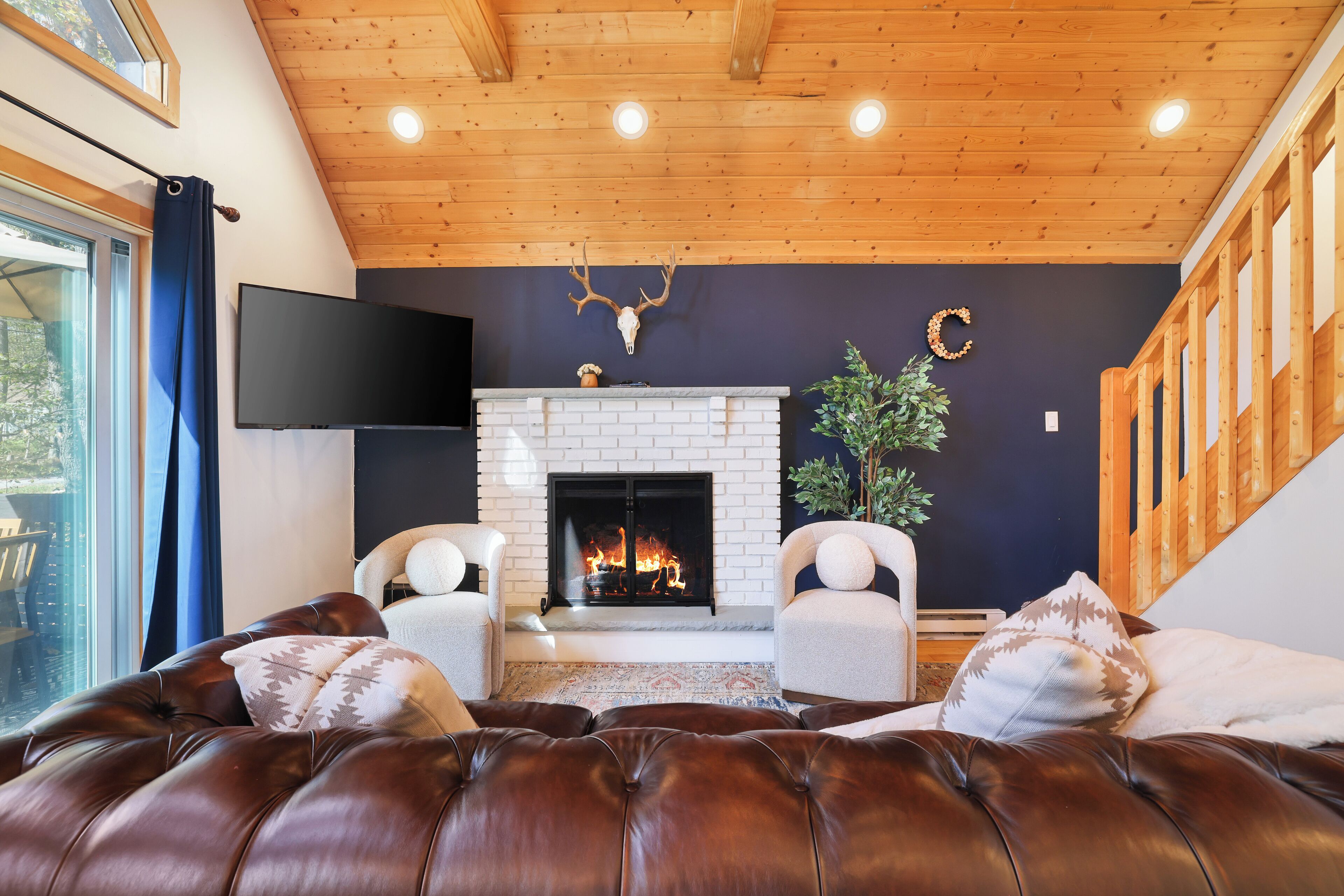 Casa Camilo: Highly Rated Pocono Chalet With Hot Tub In Arrowhead Lake - Pocono Mountains, PA