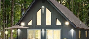 Casa Camilo: Highly Rated Pocono Chalet with Hot Tub in Arrowhead Lake