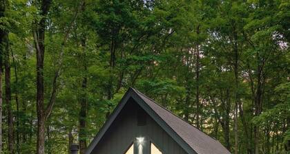 Casa Camilo: Highly Rated Pocono Chalet with Hot Tub in Arrowhead Lake