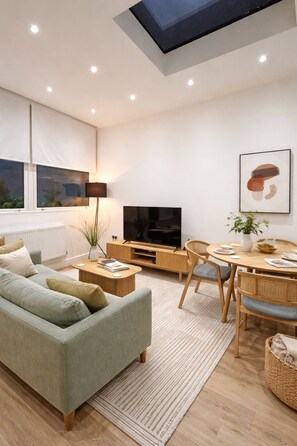 Apartment, 2 Bedrooms | Living room - Luxury Apartment in Knightsbridge (London)