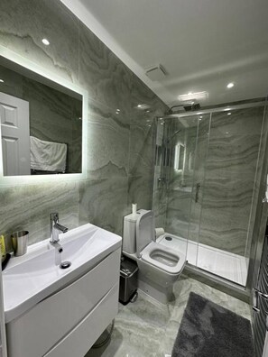 Apartment, 2 Schlafzimmer | Badezimmer