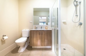 Hair dryer, towels, soap, toilet paper - The Entire House: Everything Is Within Easy Reach — Plus Theme Parks! (Coomera)