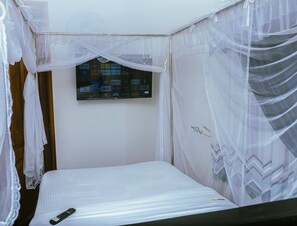 Room - Alma Hotels Kampala (Kampala)