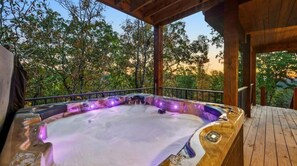 Bañera de hidromasaje al aire libre