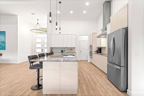 Fridge, microwave, oven, stovetop - Rainbow Retreat Luxury Escape: 2 Homes, 11 Bedrooms, Perfect for Big Groups! (Dunnellon)