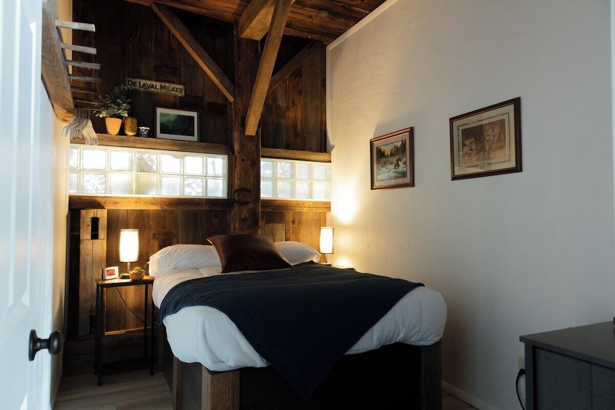2 bedrooms, internet, bed sheets