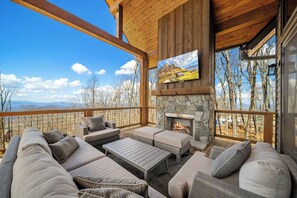 Property grounds - Family Retreat in Eagles Nest | Hot Tub, Views, Bunk Room | Sleeps 9 (Banner Elk)