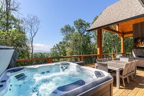 Outdoor spa tub - Family Retreat in Eagles Nest | Hot Tub, Views, Bunk Room | Sleeps 9 (Banner Elk)