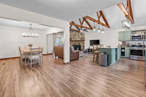 Interior - Owl & Ember - Walk to Coosawatee Resort Center! Grill, 2 Kings, 3 Smart TV's (Ellijay)