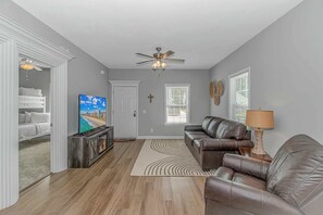 Smart TV - 3652 Claypond Village Ln (Myrtle Beach)