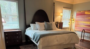4 bedrooms, iron/ironing board, free WiFi, bed sheets