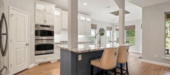 Spacious 4-bedroom house in gorgeous Creekside Neighborhood