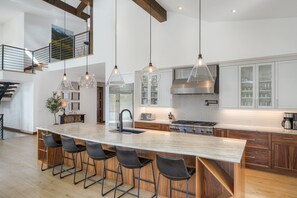 Fridge, microwave, oven, stovetop - NEW Mountain Fox Chalet: Premier Location, New Build! Locally Managed. (Breckenridge)