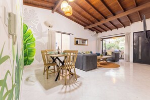 Interior - Stylish and Spacious Hidden Gem in Poblado with A/C, walk to Provenza & Lleras! (Medellín)